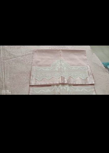 İşlemeli Pembe Parlak Yatak Örtüsü - Görsel 2