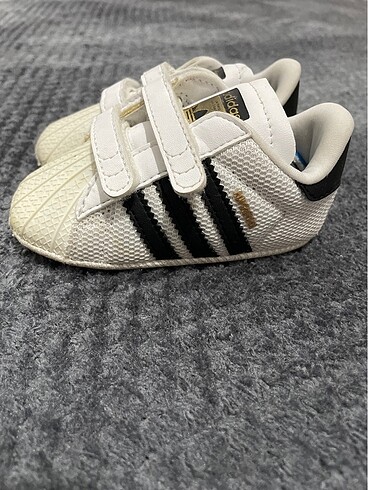 Adidas bebek ayakkabısının