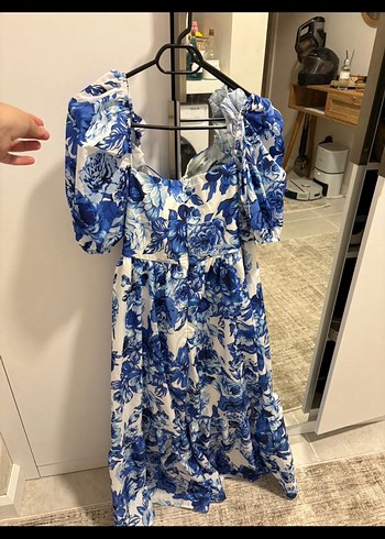 Mavi çiçekli elbise - Görsel 4