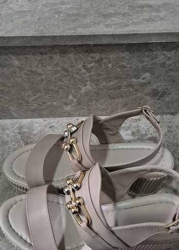 Bej Dolgu Topuklu Tokalı Kadın Sandalet - Görsel 2