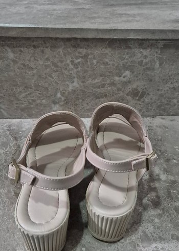 Bej Dolgu Topuklu Tokalı Kadın Sandalet - Görsel 4