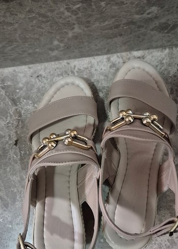 Bej Dolgu Topuklu Tokalı Kadın Sandalet - Görsel 3