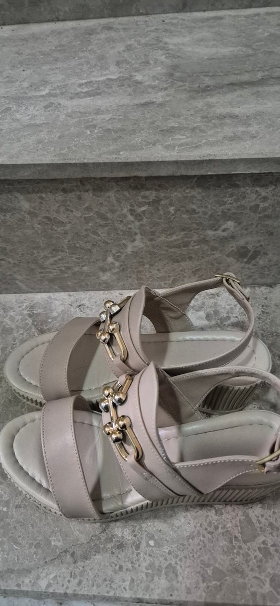 Bej Dolgu Topuklu Tokalı Kadın Sandalet - Görsel 2