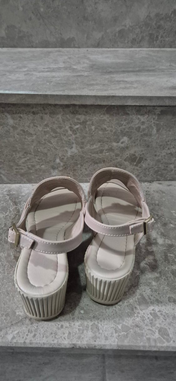 Bej Dolgu Topuklu Tokalı Kadın Sandalet - Görsel 4