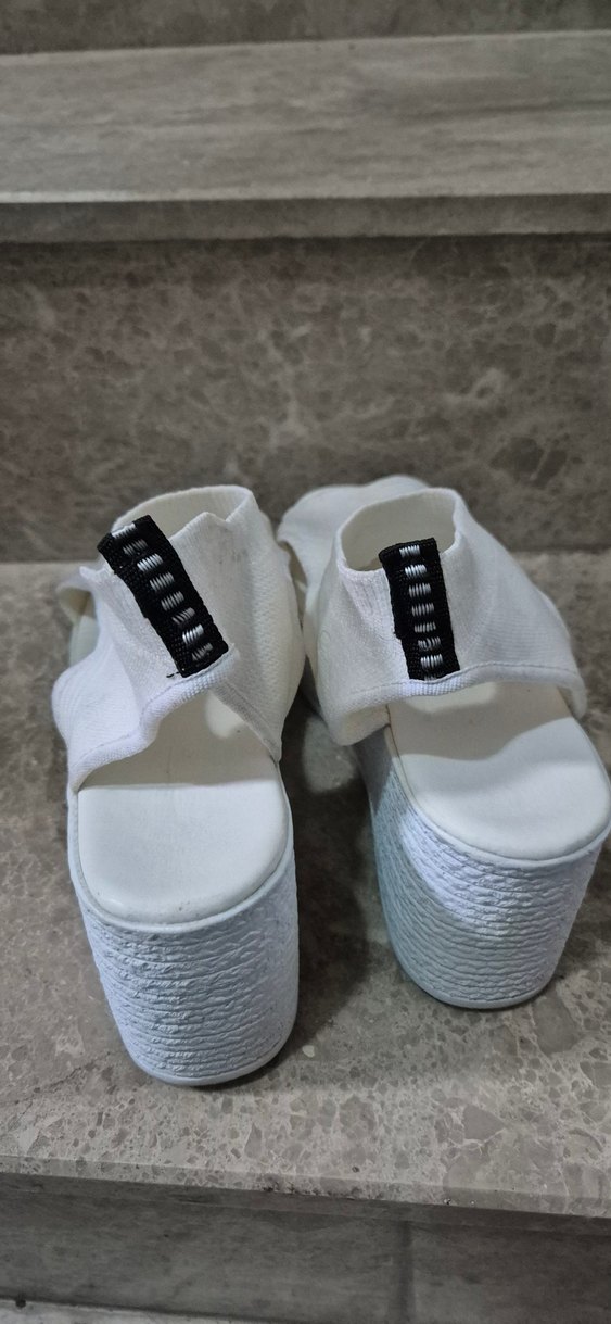 Beyaz Kadın Dolgu Topuklu Sandalet - Görsel 3