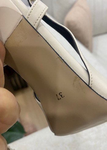 SOHO Beyaz Deri Stiletto Tokalı Kadın Topuklu - Görsel 3