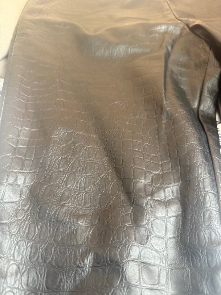 H&M 42 beden orta bel  Siyah Yılan Desenli Deri Pantolon - Görsel 2