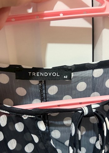 Trendyol & Milla Uzun Kollu Puantiyeli Siyah Midi Elbise