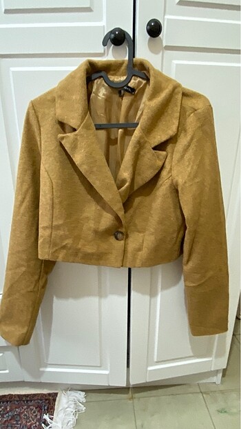 Trendyol 40 beden crop sıfır ceket