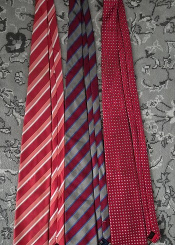 Kırmızı desenli vintage kravatlar