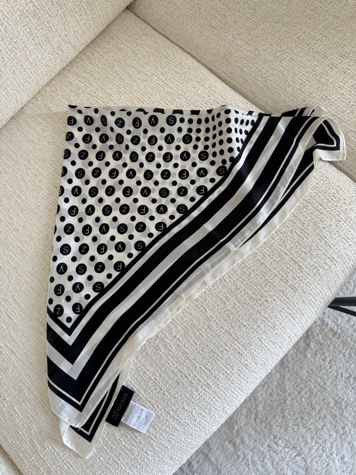 Kadın Siyah Beyaz Puantiyeli Fular - Görsel 4