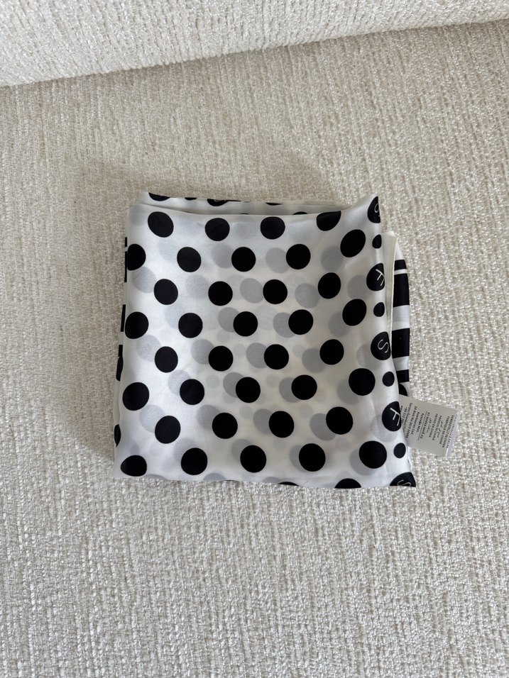 Kadın Siyah Beyaz Puantiyeli Fular - Görsel 3