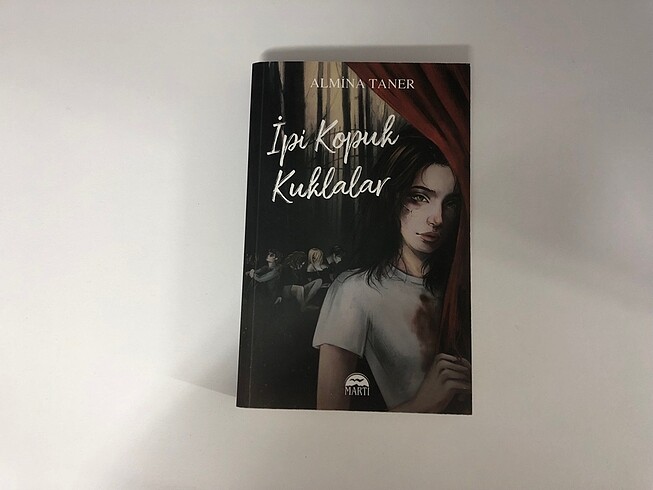 İpi Kopuk Kuklalar - Almina Taner