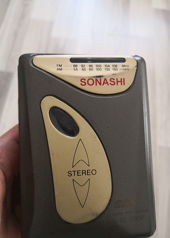 Sonashi Gri ve Altın Renkli Müzik Sistemi