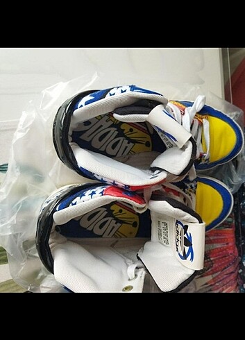 Adidas çok renkli