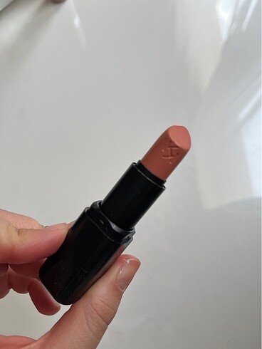 Beden Kiko smart lip 402 ruj