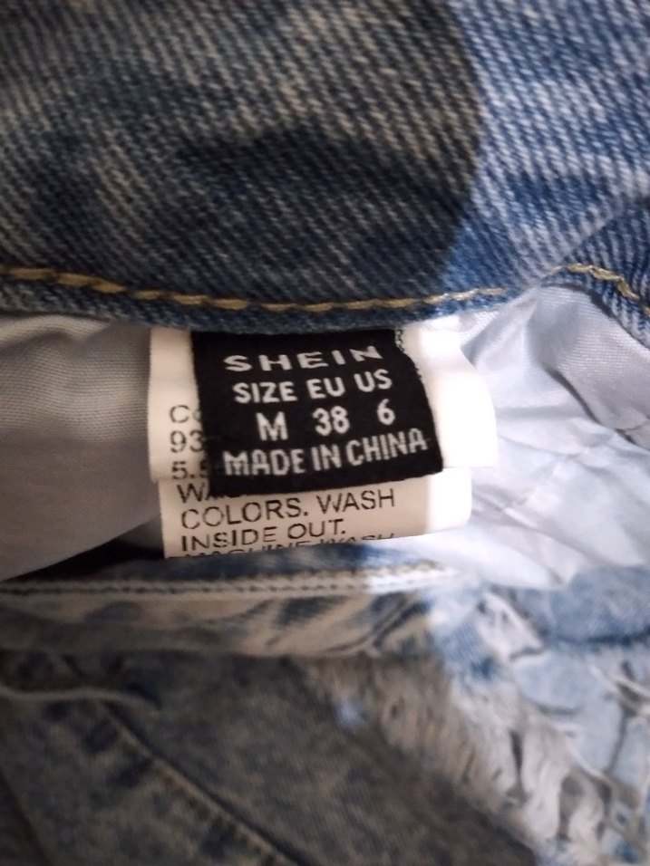 Kadın Gri Yırtık Bol Kesim Mini Denim Şort - Görsel 3