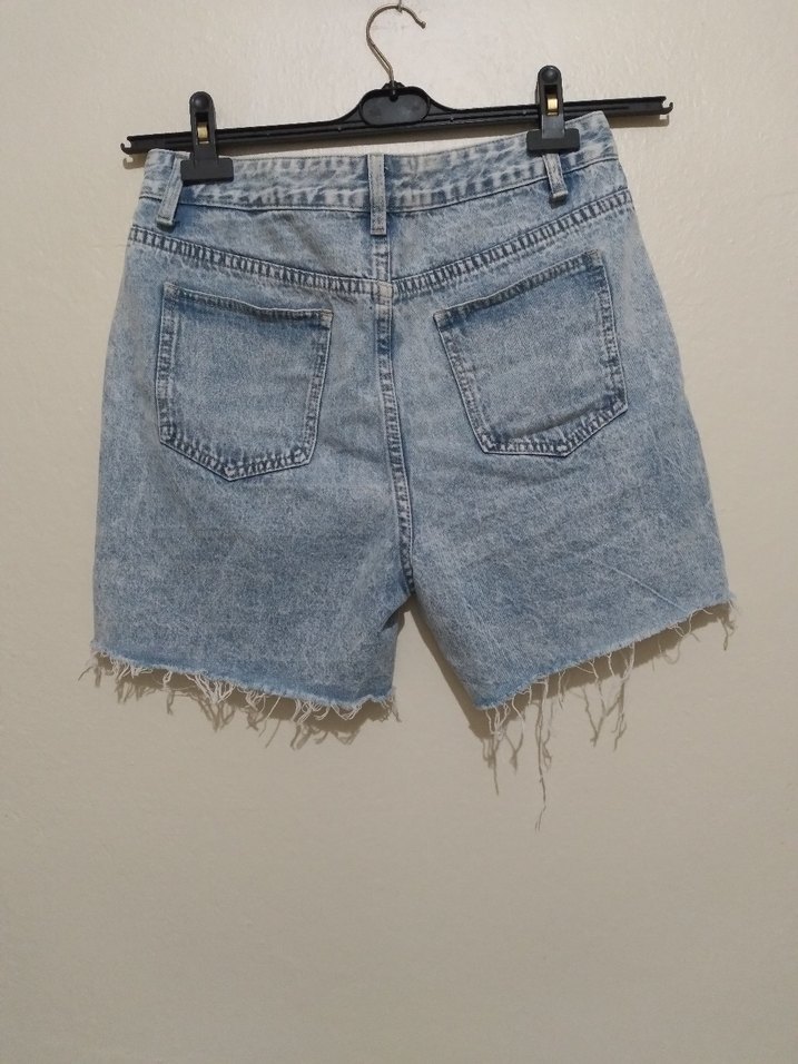 Kadın Gri Yırtık Bol Kesim Mini Denim Şort - Görsel 2