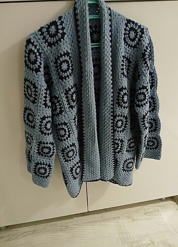 Yeni örülmüş hırka