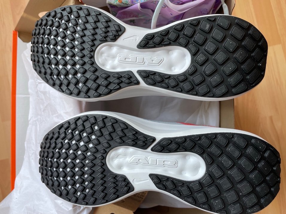 Boynerden alınma faturalı sıfır nike ayakkabı - Görsel 3