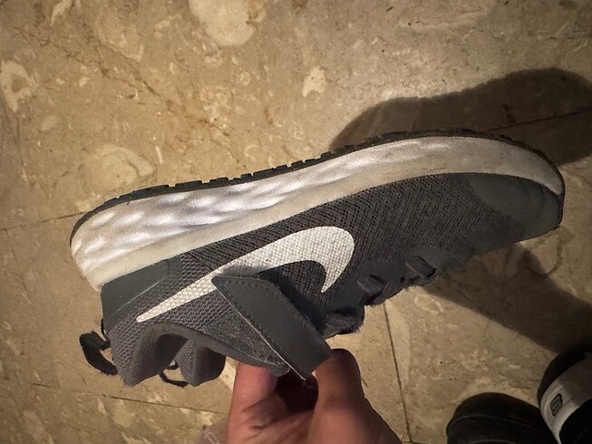 31 Beden Nike erkek çocuk ayakkabı gri renk