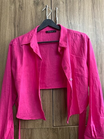 Pembe kısa gömlek