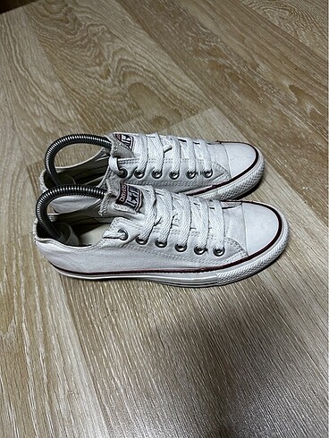 37,5 Beden Converse spor ayakkabı