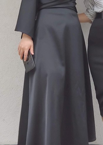 Kadın siyah saten bel detaylı tesettür abiye