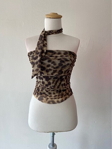 Fularlı straplez leopar bluz
