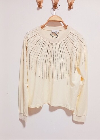 Twist tasli ekru sweatshirt