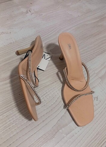 Zara tasli topuklu terlik
