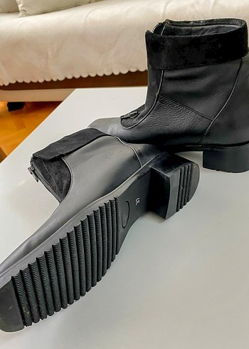 Fermuarlı Siyah Süet Kadın Dolgu Topuk Bot - Görsel 2