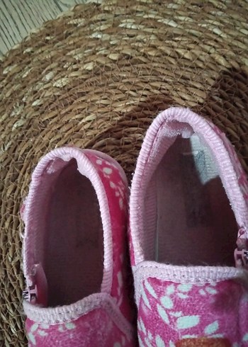 Kız Çocuk Pembe Desenli Sıcak Ev Terliği - Görsel 2