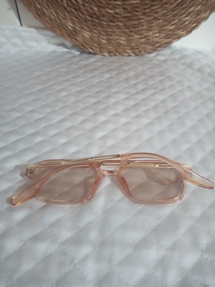 Şeffaf açık renkli Kadın Gözlük - Görsel 3