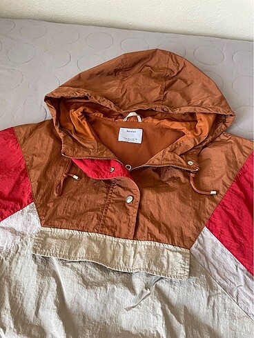 Bershka Kanguru yağmurluk