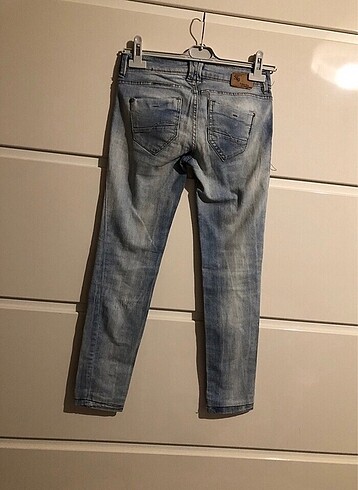 36 Beden siyah Renk Pul bear yırtık jeans pantolon