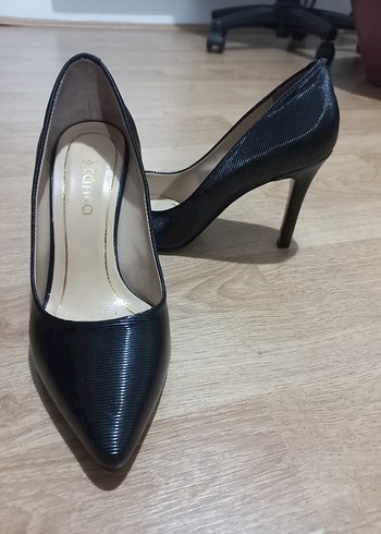 Siyah Parlak Yılan Desenli Stiletto Topuklu