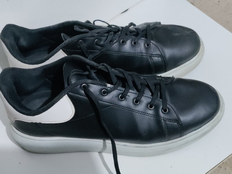 Siyah Bağcıklı 44 numara sağlam Spor Ayakkabı - Görsel 5