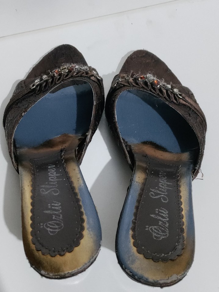 Kahverengi Süet Yılan Desenli Kadın Dolgu Topuk Terlik - Görsel 4