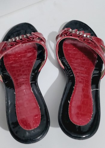 Kırmızı Yılan Desenli Topuklu Kadın Terlik - Görsel 3