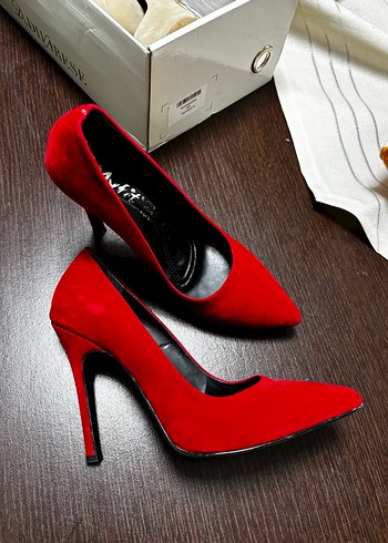 38 Beden Kırmızı Süet Stiletto Topuklu Kadın Ayakkabı