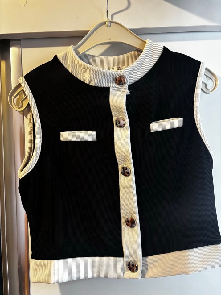 Düğmeli Siyah-Beyaz Kısa Kadın Yelek - Görsel 2