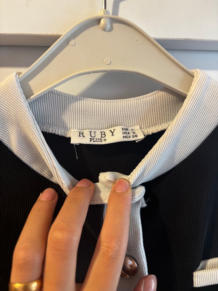 Düğmeli Siyah-Beyaz Kısa Kadın Yelek - Görsel 3