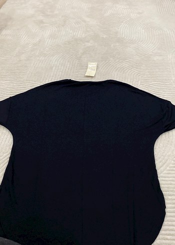 Siyah V Yaka  Kısa Kollu Keten Tişört - Görsel 2