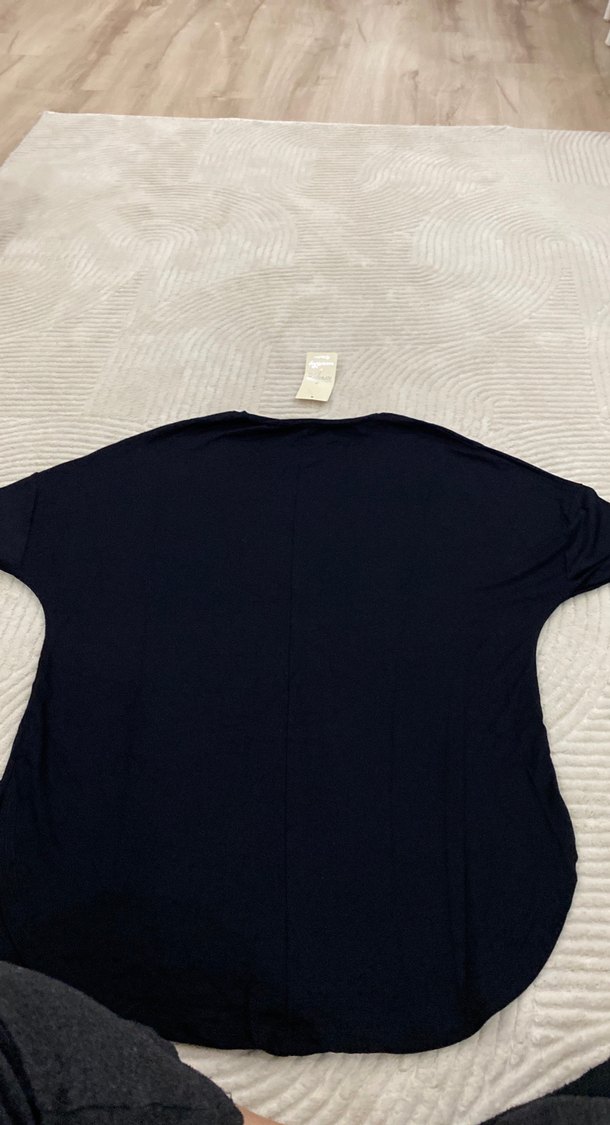 Siyah V Yaka  Kısa Kollu Keten Tişört - Görsel 2