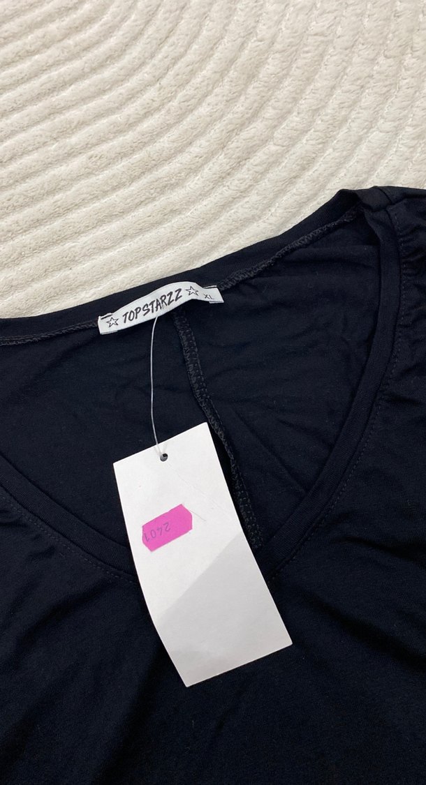 Siyah V Yaka  Kısa Kollu Keten Tişört - Görsel 3