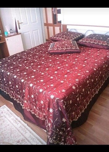 Bordo yatak örtüsü 