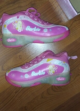 Barbie paten ve spor ayakkabı