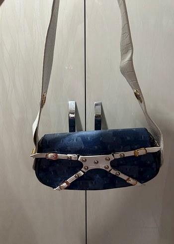 Zara Sik Lacivert Desenli Capraz Canta