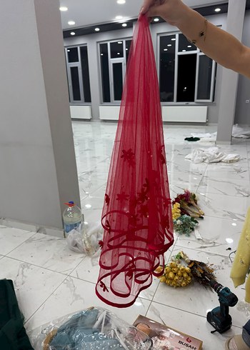 Gelinlik Kirmizi Tul Gelinlik Duvagi